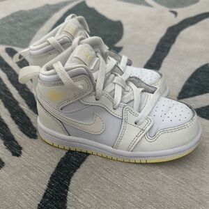 Nike White and Butter Yellow Toddler Sneakers-used